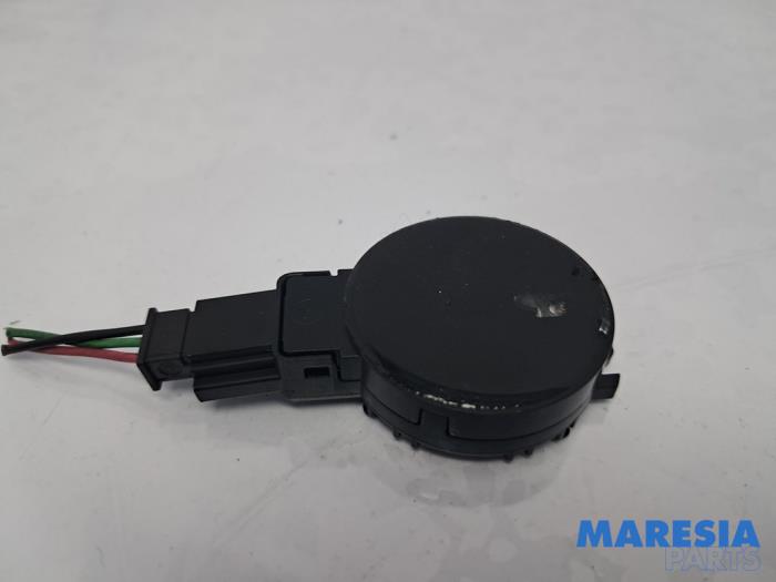 Begagnade Regnsensor Renault Trafic (1FL/2FL/3FL/4FL) 2.0 dCi 16V 130 Pris € 60,44 Inklusive moms erbjuds av Maresia Parts