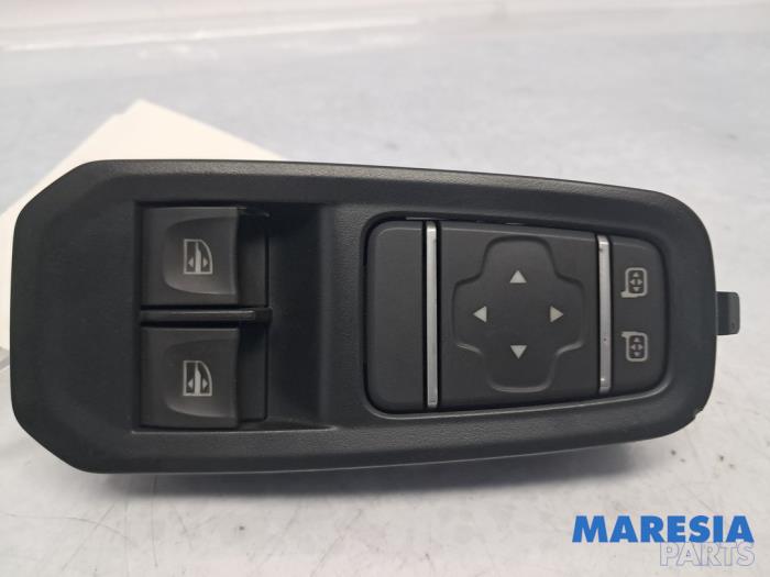 Używane Przelacznik combi okienny Renault Trafic (1FL/2FL/3FL/4FL) 2.0 dCi 16V 130 Cena € 36,29 Z VAT oferowane przez Maresia Parts