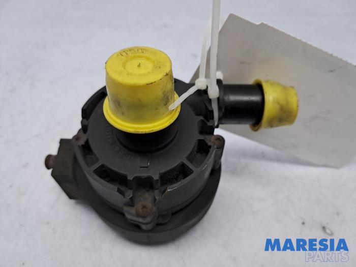 Begagnade Extra vattenpump Renault Trafic (1FL/2FL/3FL/4FL) 1.6 dCi 120 Twin Turbo Pris € 30,24 Inklusive moms erbjuds av Maresia Parts
