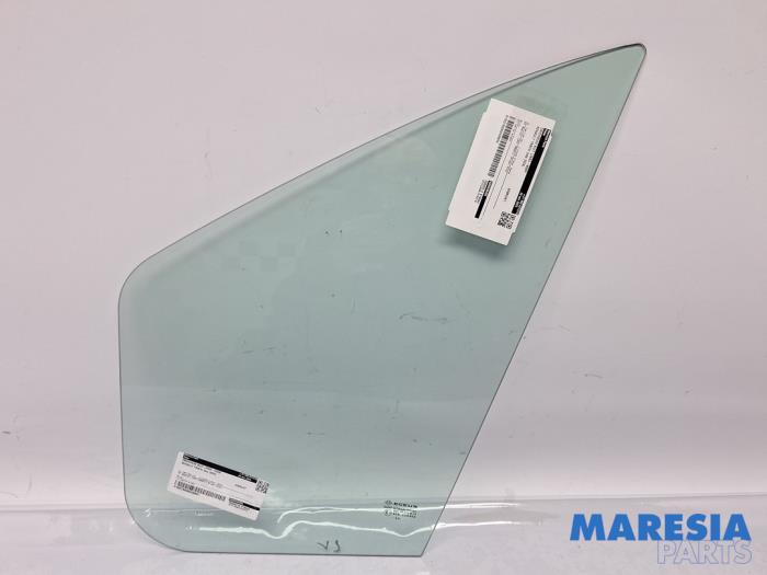 Usados Ventanilla triangular izquierda delante Renault Trafic (1FL/2FL/3FL/4FL) 2.0 dCi 16V 130 Precio € 90,75 IVA incluido ofrecido por Maresia Parts