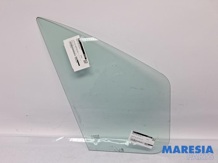 Usados Ventanilla triangular derecha delante Renault Trafic (1FL/2FL/3FL/4FL) 2.0 dCi 16V 130 Precio € 90,75 IVA incluido ofrecido por Maresia Parts