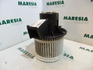 Używane Silnik wentylatora nagrzewnicy Fiat Panda (169) 1.2, Classic Cena € 25,00 Procedura marży oferowane przez Maresia Parts