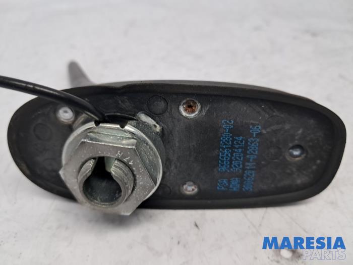 Używane Antena Citroen DS4 (NX) 1.6 16V VTi 120 Cena € 19,99 Procedura marży oferowane przez Maresia Parts