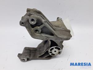 Support dynamo haut d'un Alfa Romeo Giulietta (940) 1.75 TBI 16V QV 2010