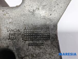 Support dynamo haut d'un Alfa Romeo Giulietta (940) 1.75 TBI 16V QV 2010