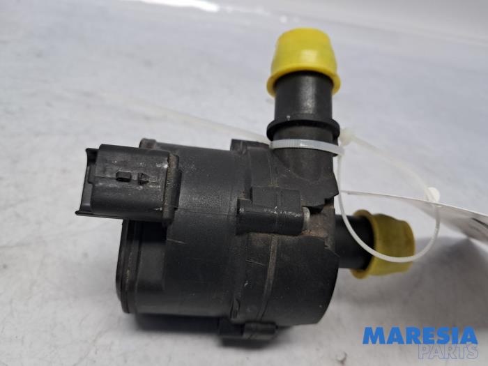 Begagnade Extra vattenpump Renault Trafic (1FL/2FL/3FL/4FL) 1.6 dCi 120 Twin Turbo Pris € 30,24 Inklusive moms erbjuds av Maresia Parts