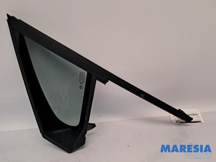 Usados Ventanilla triangular izquierda delante Peugeot 2008 (CU) 1.2 Vti 12V PureTech 82 Precio € 35,00 Norma de margen ofrecido por Maresia Parts