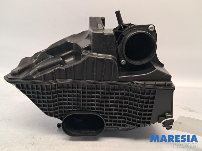 Begagnade Luftfilterhus Renault Clio IV (5R) 0.9 Energy TCE 90 12V Pris € 20,00 Marginaltabell erbjuds av Maresia Parts