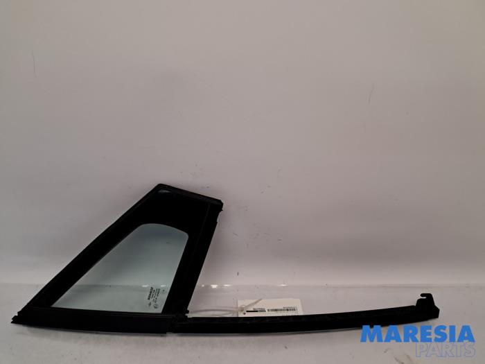 Usados Ventanilla triangular derecha delante Renault Clio IV (5R) 0.9 Energy TCE 90 12V Precio € 40,00 Norma de margen ofrecido por Maresia Parts