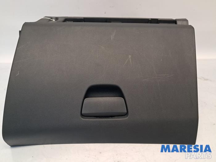 Begagnade Handskfack Peugeot 2008 (CU) 1.2 Vti 12V PureTech 82 Pris € 30,00 Marginaltabell erbjuds av Maresia Parts