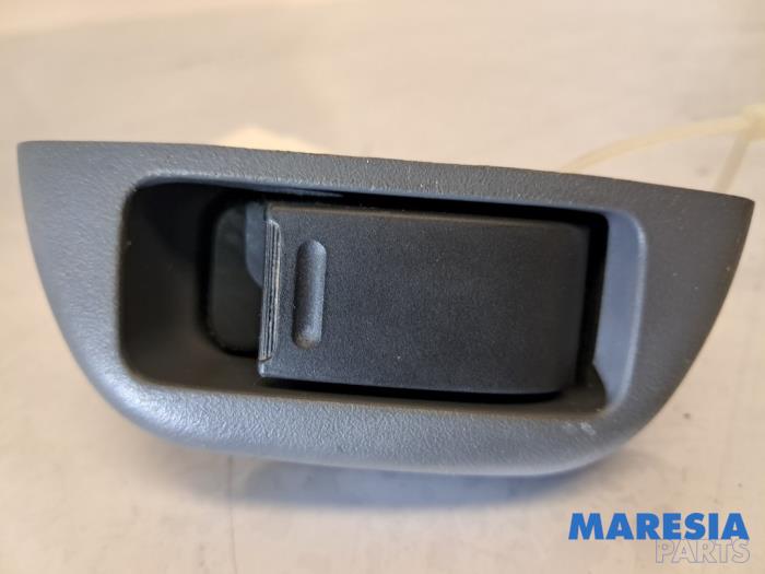 Usados Interruptor de ventanilla eléctrica Citroen C1 1.0 12V Precio € 10,00 Norma de margen ofrecido por Maresia Parts