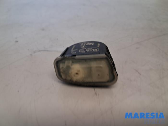 Begagnade Däcktryckssensor Renault Clio IV (5R) 0.9 Energy TCE 90 12V Pris € 15,00 Marginaltabell erbjuds av Maresia Parts