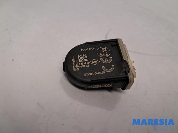 Begagnade Däcktryckssensor Renault Clio IV (5R) 0.9 Energy TCE 90 12V Pris € 15,00 Marginaltabell erbjuds av Maresia Parts