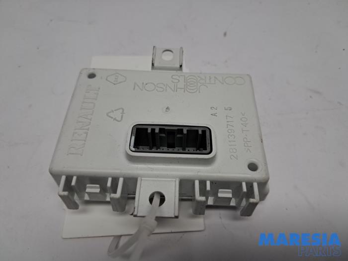 Usagé Module navigation Renault Clio IV (5R) 0.9 Energy TCE 90 12V Prix € 35,00 Règlement à la marge proposé par Maresia Parts