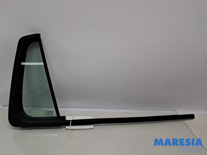 Usados Ventanilla triangular derecha detrás Renault Clio III Estate/Grandtour (KR) 1.2 16V 75 Precio € 50,00 Norma de margen ofrecido por Maresia Parts