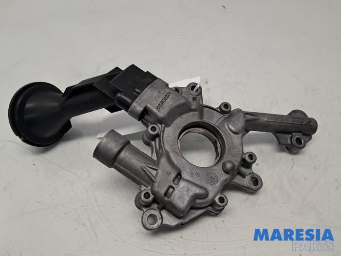 Używane Pompa oleju Fiat Panda (312) 0.9 TwinAir Turbo 85 Cena € 50,00 Procedura marży oferowane przez Maresia Parts