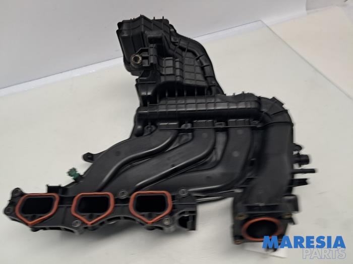 Begagnade Insugsrör Renault Twingo III (AH) 1.0 SCe 70 12V Pris € 39,95 Marginaltabell erbjuds av Maresia Parts