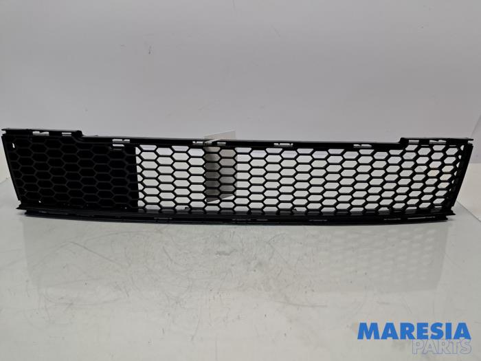Używane Grill Fiat 500 (312) 1.2 Cena € 19,99 Procedura marży oferowane przez Maresia Parts