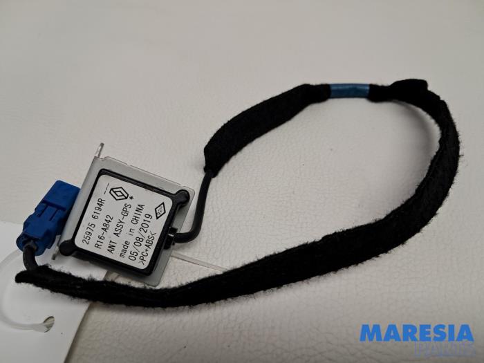 Używane Antena GPS Fiat Talento 2.0 EcoJet BiTurbo 170 Cena € 30,25 Z VAT oferowane przez Maresia Parts