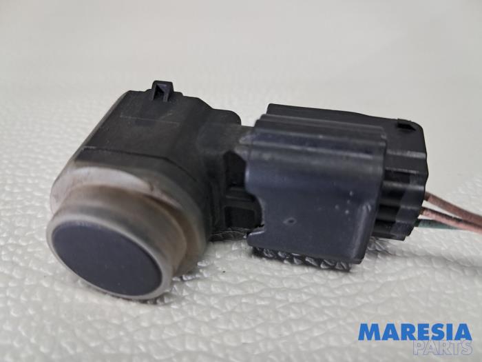 Usados Sensor PDC Renault Trafic (1FL/2FL/3FL/4FL) 2.0 dCi 16V 120 Precio € 23,60 IVA incluido ofrecido por Maresia Parts