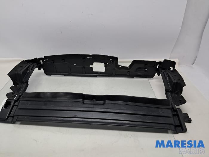 Begagnade Lufttratt Renault Trafic (1FL/2FL/3FL/4FL) 2.0 dCi 16V 120 Pris € 30,25 Inklusive moms erbjuds av Maresia Parts