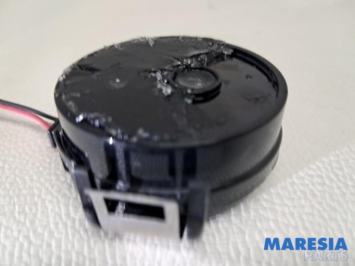 Begagnade Regnsensor Renault Trafic (1FL/2FL/3FL/4FL) 2.0 dCi 16V 120 Pris € 18,15 Inklusive moms erbjuds av Maresia Parts