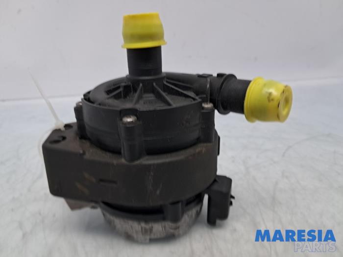 Begagnade Vattenpump Renault Trafic (1FL/2FL/3FL/4FL) 2.0 dCi 16V 120 Pris € 48,39 Inklusive moms erbjuds av Maresia Parts