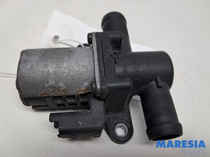 Begagnade Extra vattenpump Renault Trafic (1FL/2FL/3FL/4FL) 2.0 dCi 16V 120 Pris € 42,35 Inklusive moms erbjuds av Maresia Parts