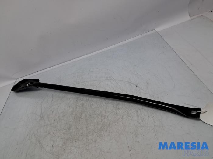 Używane Stabilizator przód Renault Trafic (1FL/2FL/3FL/4FL) 2.0 dCi 16V 120 Cena € 41,75 Z VAT oferowane przez Maresia Parts