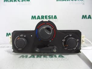 Usados Panel de control de calefacción Renault Megane II CC (EM) 1.9 dCi 120 Precio € 25,00 Norma de margen ofrecido por Maresia Parts