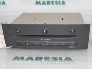 Usados Cambiador de CD Renault Megane II CC (EM) 1.9 dCi 120 Precio € 131,25 Norma de margen ofrecido por Maresia Parts
