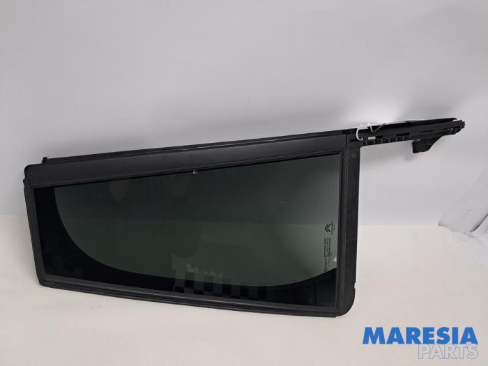 Usados Ventanilla triangular derecha detrás Citroen C4 Grand Picasso (3A) 1.6 16V THP 165 Precio € 35,00 Norma de margen ofrecido por Maresia Parts