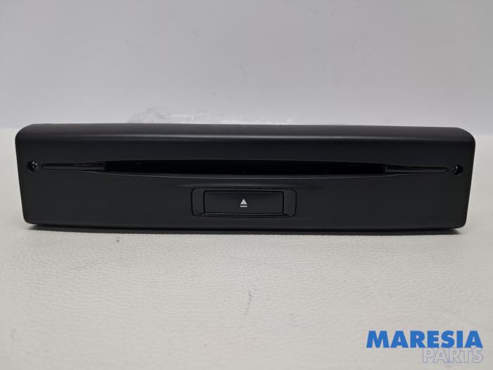 Używane Zmieniarka CD Citroen C4 Grand Picasso (3A) 1.6 16V THP 165 Cena € 90,00 Procedura marży oferowane przez Maresia Parts
