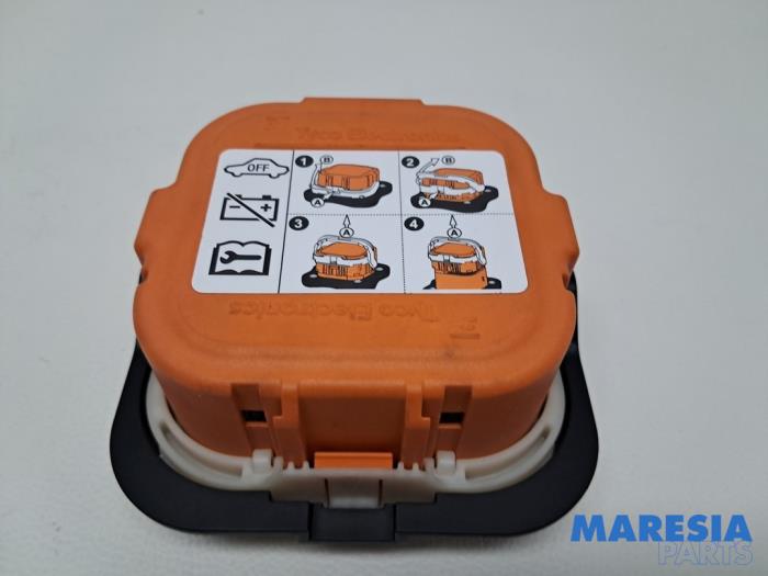 Używane Wtyk Fiat 500 (312) Electric Cena na żądanie oferowane przez Maresia Parts