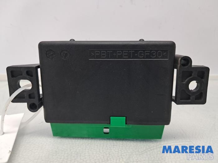 Begagnade PDC-modul Citroen C4 Cactus (0B/0P) 1.2 PureTech 82 12V Pris € 24,00 Marginaltabell erbjuds av Maresia Parts