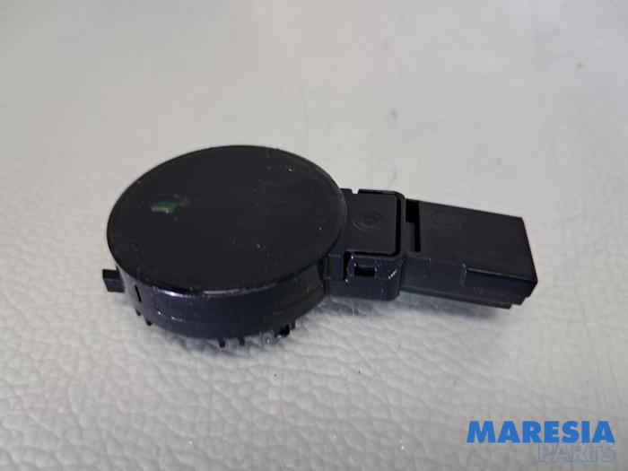 Begagnade Regnsensor Citroen C4 Cactus (0B/0P) 1.2 PureTech 82 12V Pris € 29,99 Marginaltabell erbjuds av Maresia Parts