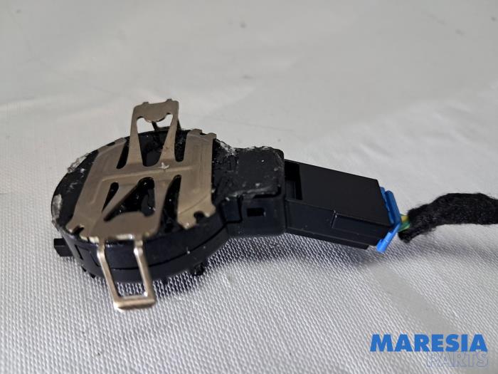 Begagnade Regnsensor Opel Vivaro 2.0 CDTI 122 Pris € 27,23 Inklusive moms erbjuds av Maresia Parts