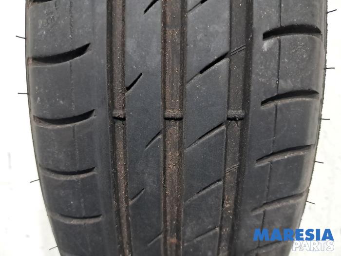 Usagé Pneu Peugeot 108 1.0 12V VVT-i Prix € 20,00 Règlement à la marge proposé par Maresia Parts