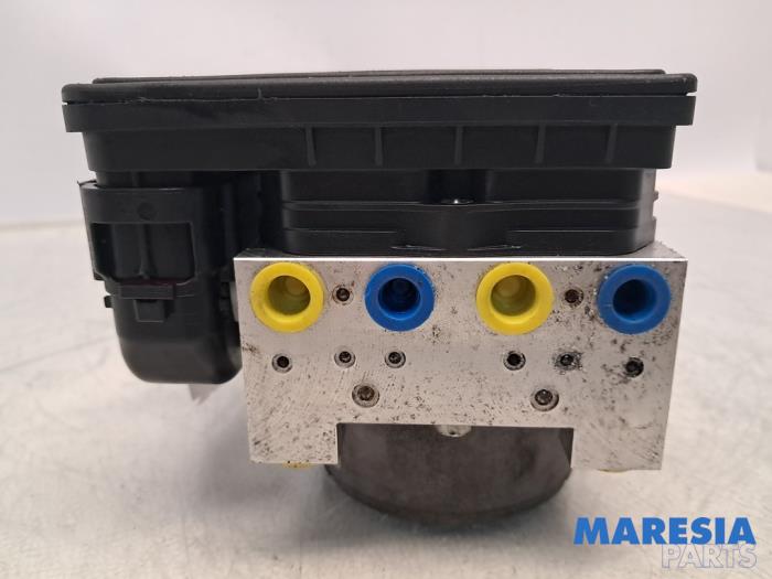 Begagnade ABS-pump Peugeot 208 I (CA/CC/CK/CL) 1.2 Vti 12V PureTech 82 Pris € 69,99 Marginaltabell erbjuds av Maresia Parts
