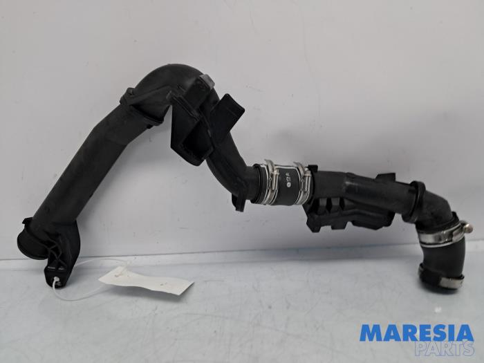 Gebrauchte Intercooler Rohr Opel Vivaro 2.0 CDTI 122 Preis € 36,30 Mit Mehrwertsteuer angeboten von Maresia Parts