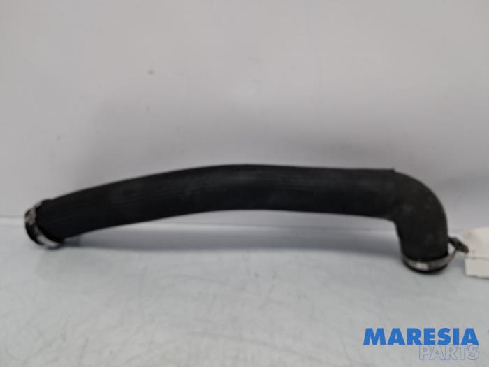 Gebrauchte Intercooler Schlauch Opel Vivaro 2.0 CDTI 122 Preis € 35,45 Mit Mehrwertsteuer angeboten von Maresia Parts