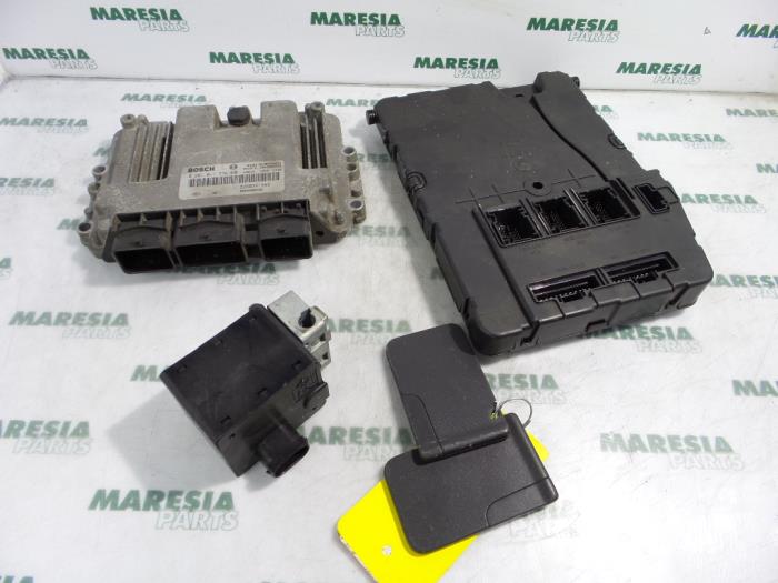 Used Engine management computer Renault Megane II CC (EM) 1.9 dCi 120 Price € 324,99 Margin scheme offered by Maresia Parts
