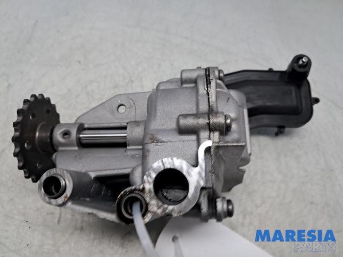 Gebrauchte Ölpumpe Renault Master III (FV) 2.3 dCi 125 16V FWD Preis € 145,20 Mit Mehrwertsteuer angeboten von Maresia Parts