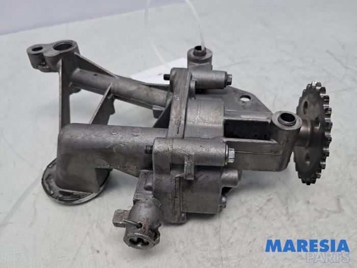 Gebrauchte Ölpumpe Renault Trafic New (FL) 2.5 dCi 16V 145 Preis € 60,44 Mit Mehrwertsteuer angeboten von Maresia Parts