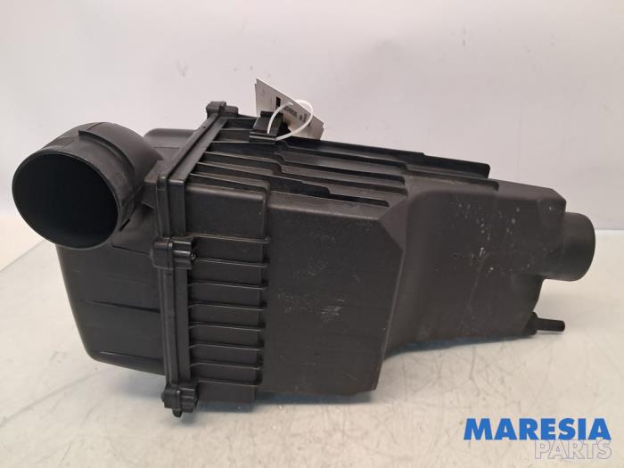 Begagnade Luftfilterhus Peugeot 206 (2A/C/H/J/S) 1.4 XR,XS,XT,Gentry Pris € 25,00 Marginaltabell erbjuds av Maresia Parts