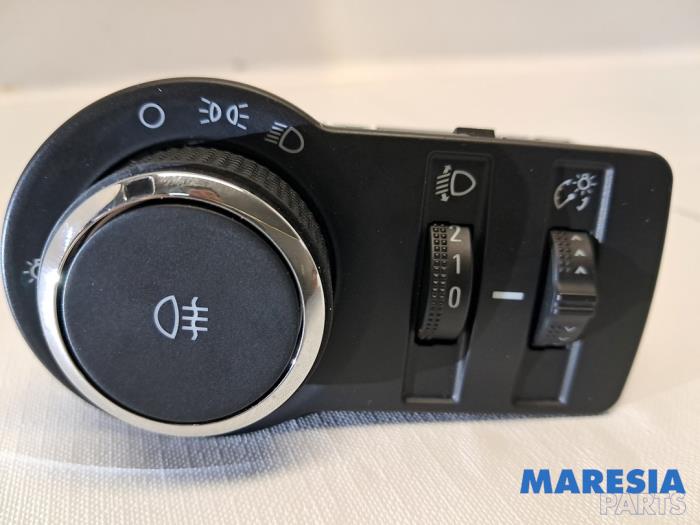 Begagnade Ljusbrytare Opel Karl 1.0 12V Pris € 24,90 Marginaltabell erbjuds av Maresia Parts