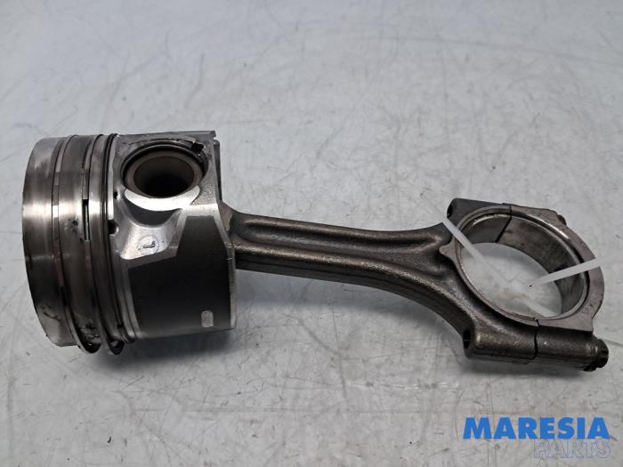 Używane Korbowód Peugeot Partner (EA//EF/EN/EU) 1.5 BlueHDi 75 Cena € 90,75 Z VAT oferowane przez Maresia Parts