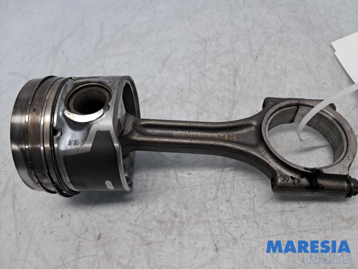Używane Korbowód Peugeot Partner (EA//EF/EN/EU) 1.5 BlueHDi 75 Cena € 90,75 Z VAT oferowane przez Maresia Parts