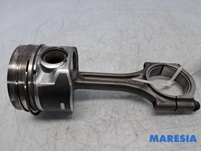 Używane Korbowód Peugeot Partner (EA//EF/EN/EU) 1.5 BlueHDi 75 Cena € 90,75 Z VAT oferowane przez Maresia Parts