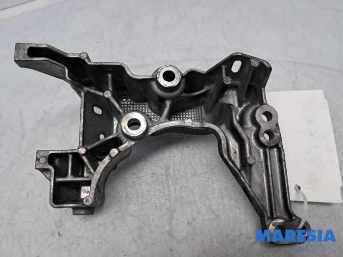 Gebrauchte Dynamostütze oben Peugeot Partner (EA//EF/EN/EU) 1.5 BlueHDi 75 Preis € 36,29 Mit Mehrwertsteuer angeboten von Maresia Parts